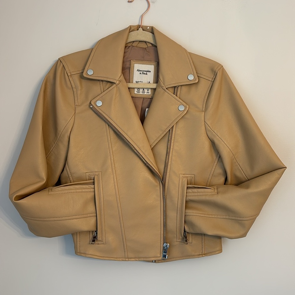 Abercrombie & Fitch Cream Vegan Leather Cropped Moto Jacket Size Medium NWT